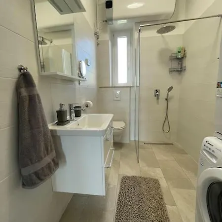 Elena Apartman